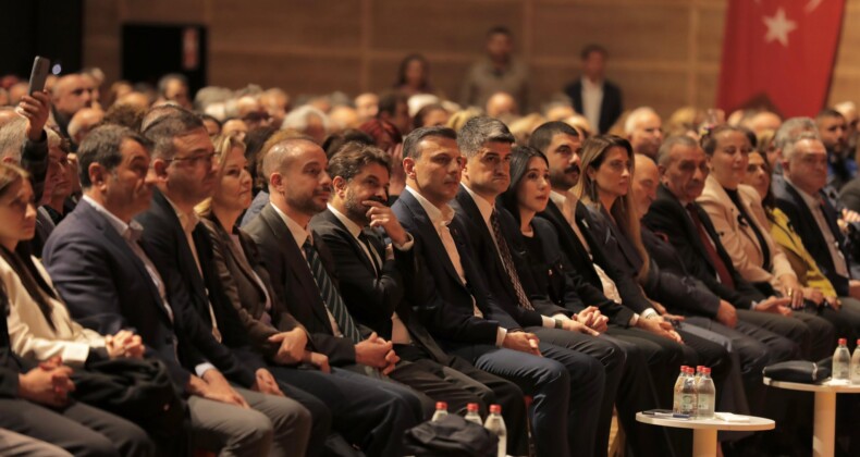 CHP Ataşehir Örgüt Toplantısına Yoğun İlgi