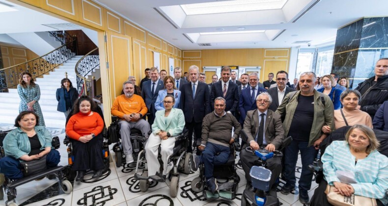 Erişilebilir kent hedefiyle 98. Kırmızı Bayrak İZTO’nun oldu