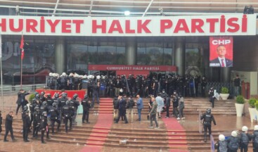 Polis CHP Genel Merkezi’ne Girdi, Özgür Özel TBMM’ine Yürüdü