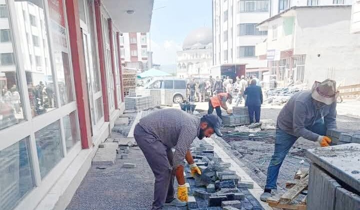 Ardahan’da kaldırım yapım ve yenileme çalışmaları