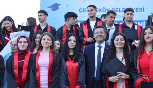 Çekmeköy’de Binlerce Öğrenci Mezuniyet Coşkusunu Yaşadı