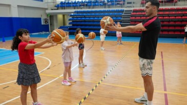 Maltepeli çocukların yaz tatili sporla dolu geçiyor