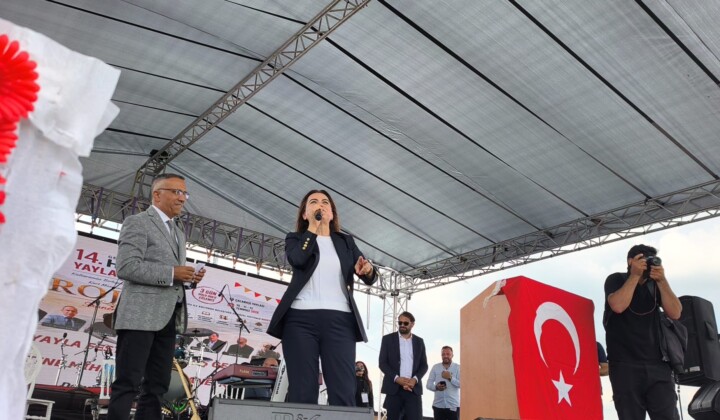 DEM Parti Milletvekili Gülistan Koçyiğit, 14 Hoçvan Yayla Festivalinde  Konuşması