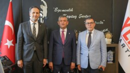 Vekil İncesu ve Başkan Demir, Yeni Parti Rozetini Taktılar