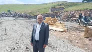Dedeşen Köyüne Halı Saha Yapılıyor