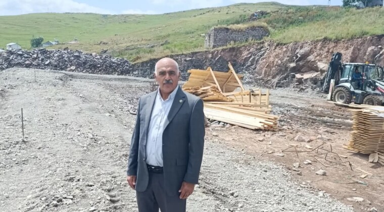 Dedeşen Köyüne Halı Saha Yapılıyor