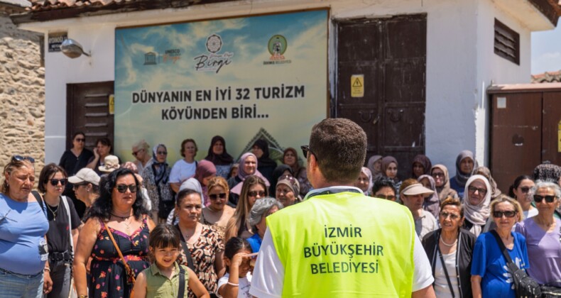 Kültür gezileriyle İzmir’i keşfettiler