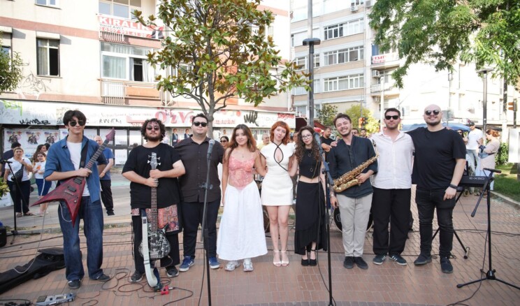 Kadıköy’ün Sokakları Gençlerin Müziğiyle Şenleniyor
