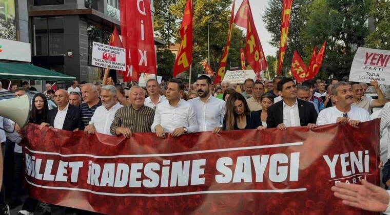 Tuzla’da “Millet İradesine Saygı Yürüyüşü” Düzenlendi