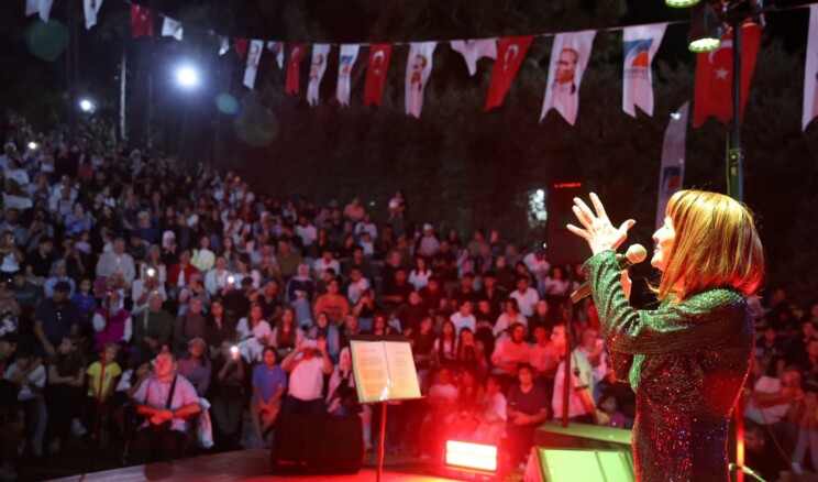 Çekmeköy’de Gülden Karaböcek Rüzgarı Esti