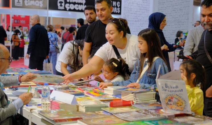 Diyarbakır 10. Kitap Fuarı Kitapseverlerle Buluşuyor