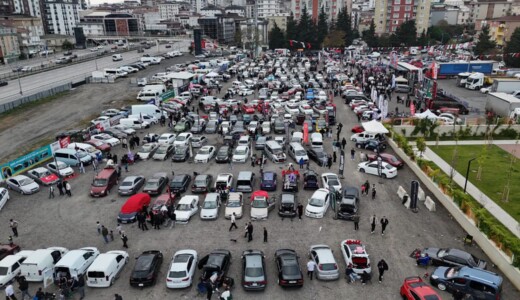 Çekmeköy’de otomobil tutkunları bir araya geldi