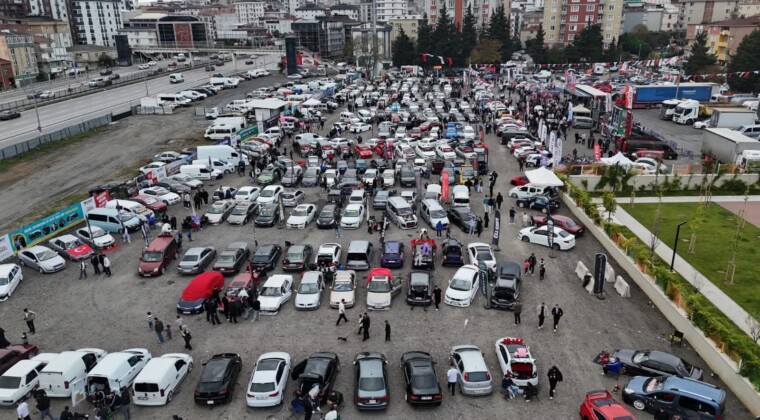 Çekmeköy’de otomobil tutkunları bir araya geldi