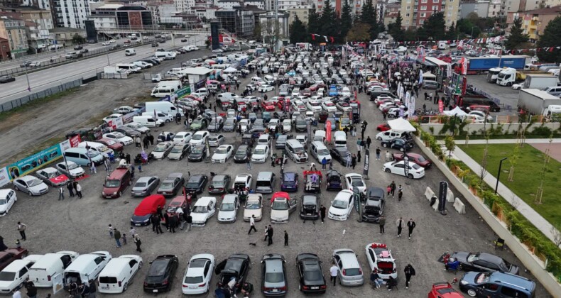 Çekmeköy’de otomobil tutkunları bir araya geldi