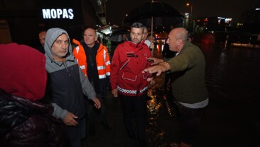 Ataşehir Belediyesi Yoğun Yağışa Karşı Sahada