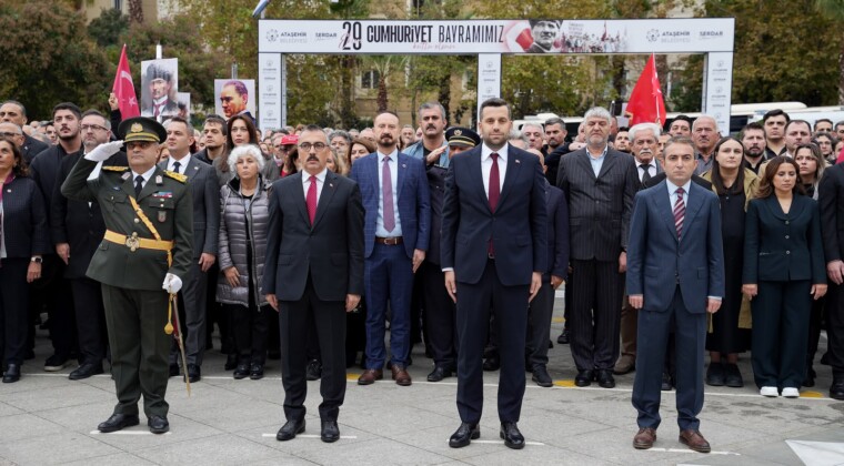 Ataşehir’de Cumhuriyetin 103. Yıldönümü Törenle Kutlandı